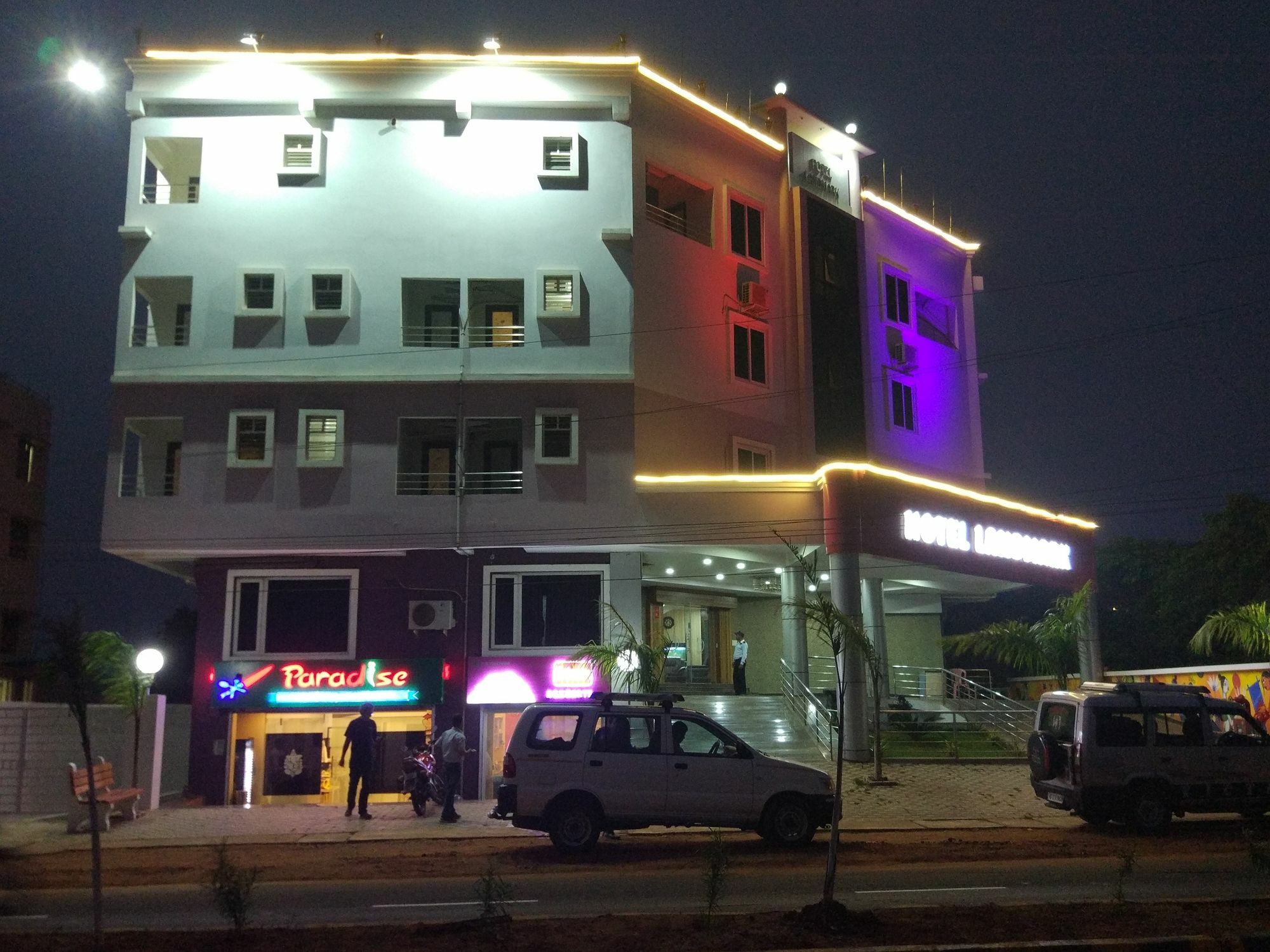 Hotel Landmark Bhubaneswar Exterior foto